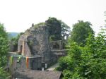 Falkenstein Burgruine mit Fahnen